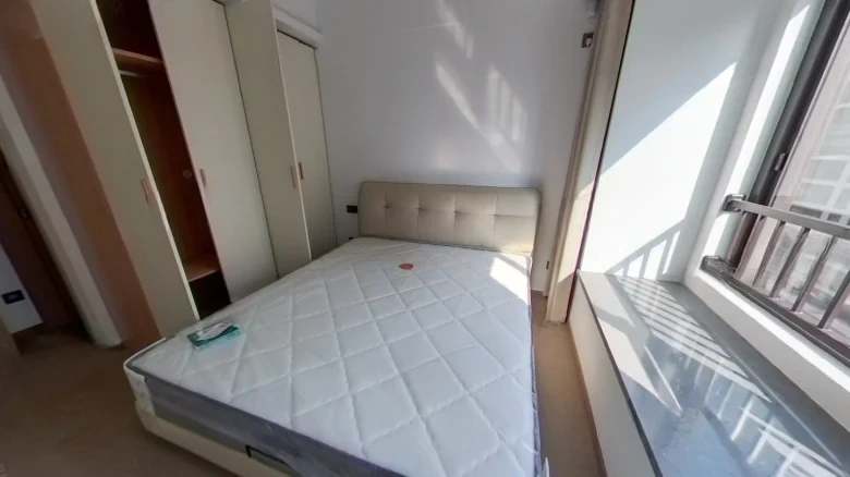 Shou创Ci瑞Xi瑞Yun廷 This direct translation doesn't form a conventional English compound name. A more appropriate translation for marketing or brand purposes could be - View 4