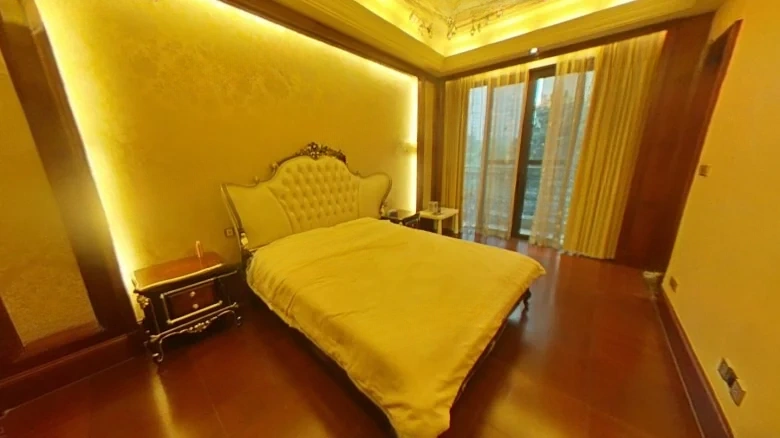 Elegant Home Platinum Elegance Court - View 3