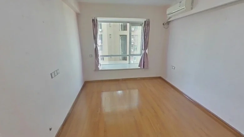 British Emperor Lakefront Garden - View 3