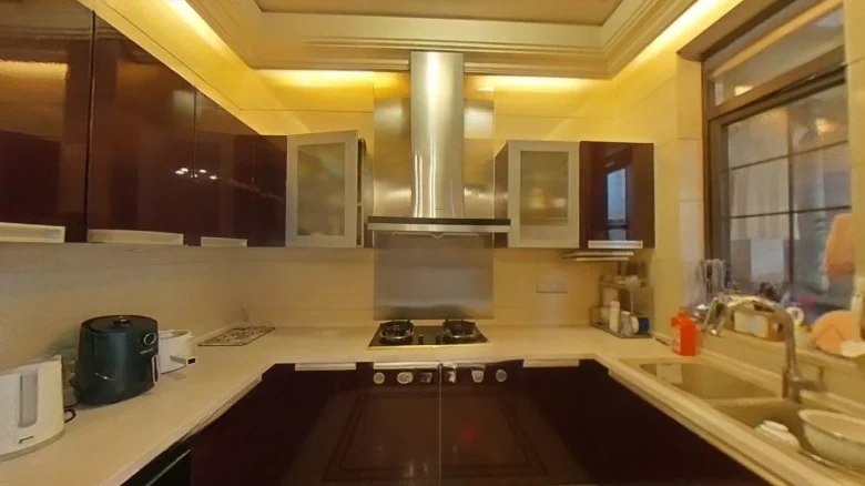 Elegant Home Platinum Elegance Court - View 9