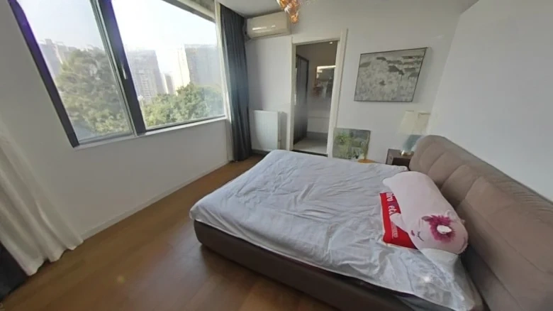 Blue Mountain Beauty Tree - View 3