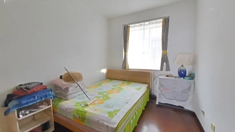 Yi Zhong Gaoshan - View 2