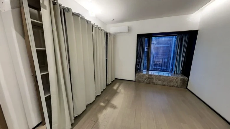 Polytery Hall Plaza - View 5