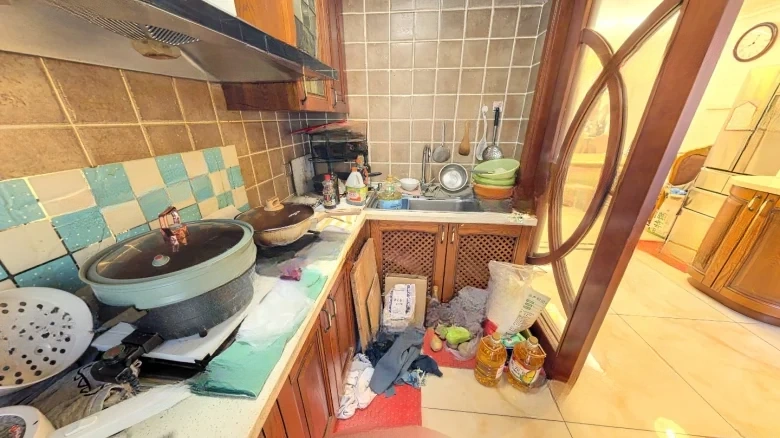 Golden Land Temple Courtyard - View 14