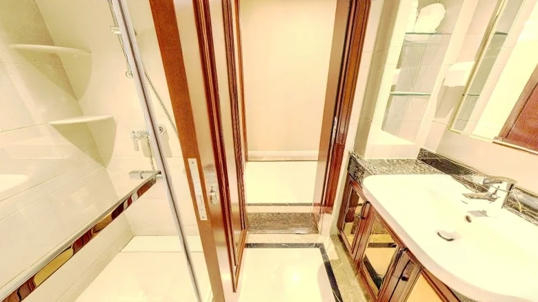 Elegant Ode Residence - View 20