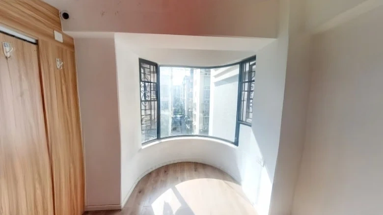 Jade Lake Manor Courtyard - View 1