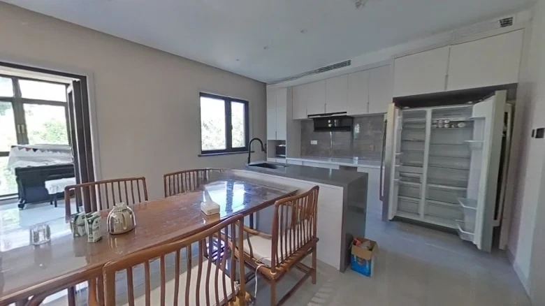 Saintyx Bay, Xiao Ping Island - View 11