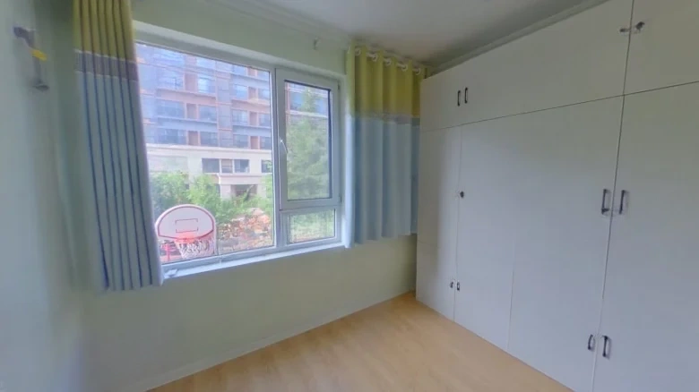 Vanke Charm City新区 should be translated as part of the whole phrase for accuracy. Therefore, - View 2