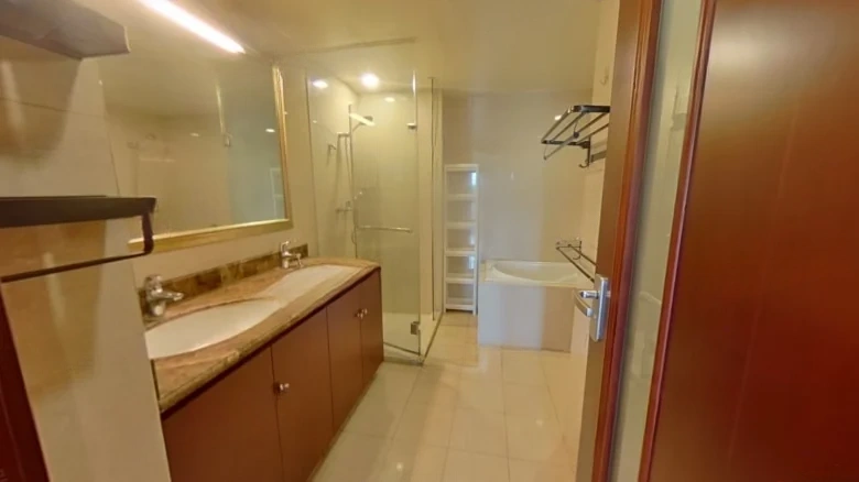 Observation Lake International - View 9