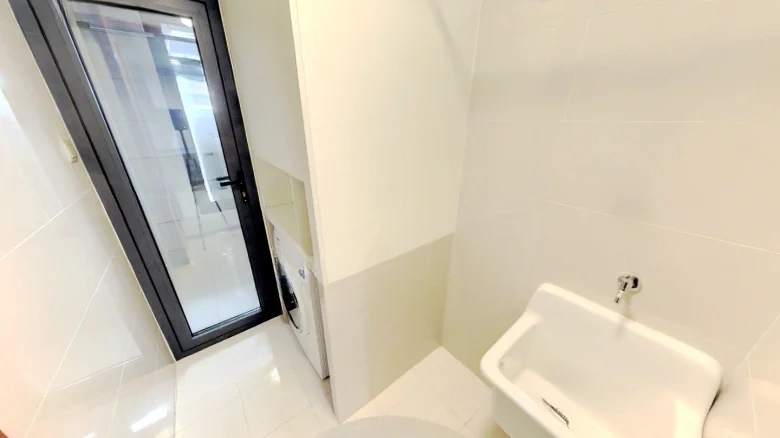 Elegant Ode Residence - View 8