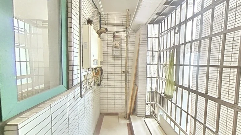 Eccentric Bay - View 12