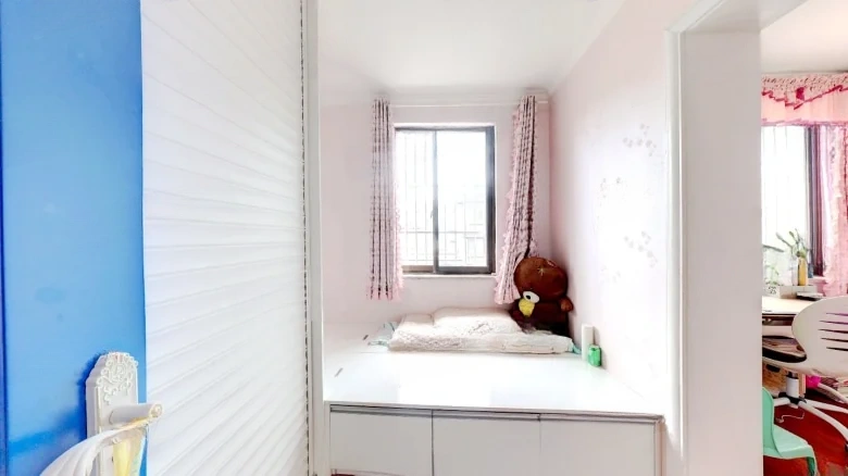 Kuanglu Road - View 2