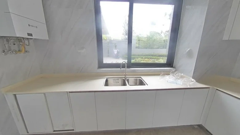 Lion Mountain Wave Courtyard - View 8