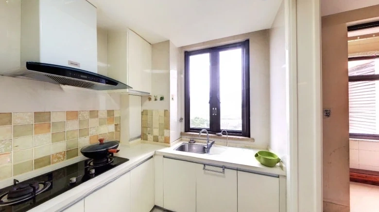 Palace Residence of Treasured Dragon Imperial Lake - View 7