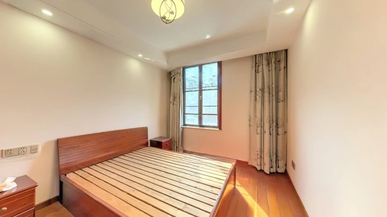 Lavender Summit Manor - View 4