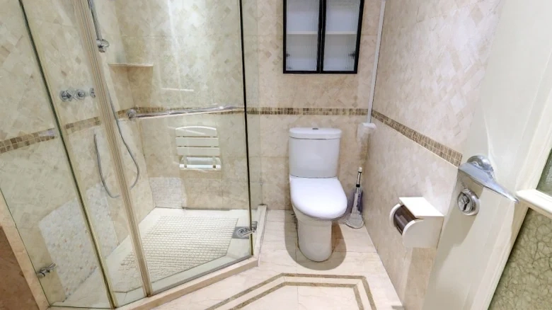 East Sea Road 9号注：在这一翻译中，“号”通常保留不变，因为它具体指地址中的门牌号码。如果需要完全西化的表达，可以进一步译为 - View 9