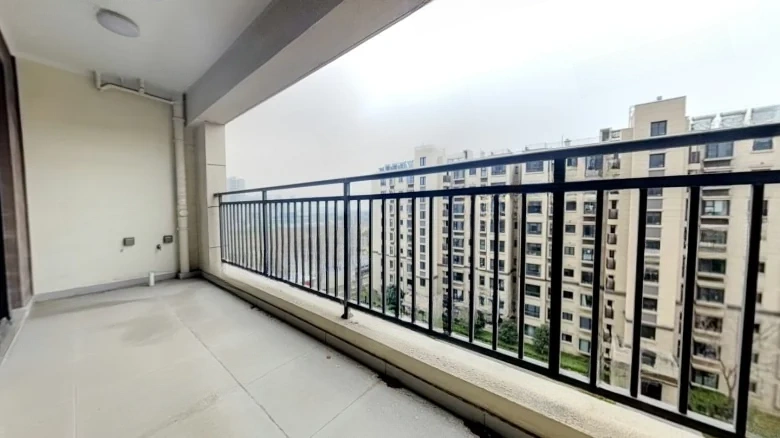 Spring Breeze South Bank East Garden - View 12