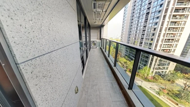 Everyone's Emerald City Golden Phoenix Mansion - View 11