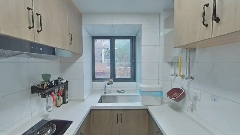 Dry Riverbank Front Street - View 5