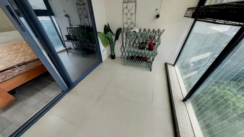 Bookish Romance - View 8