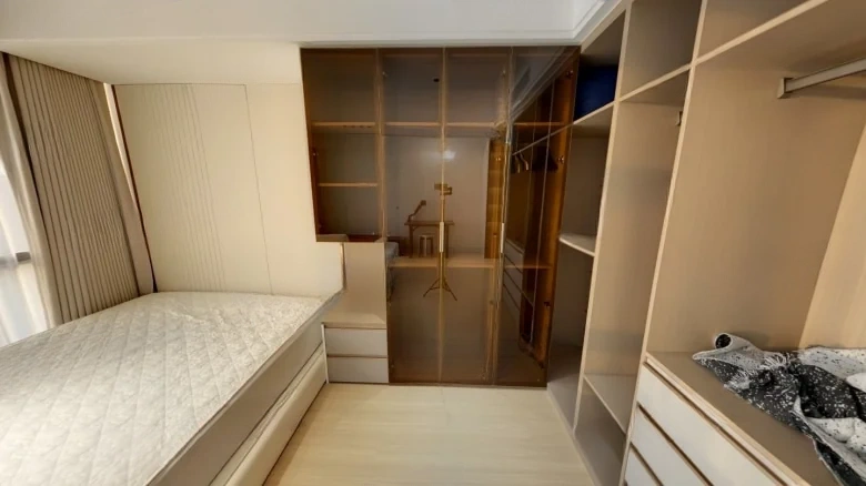 Floral Year Blissful Omnipresence - View 1