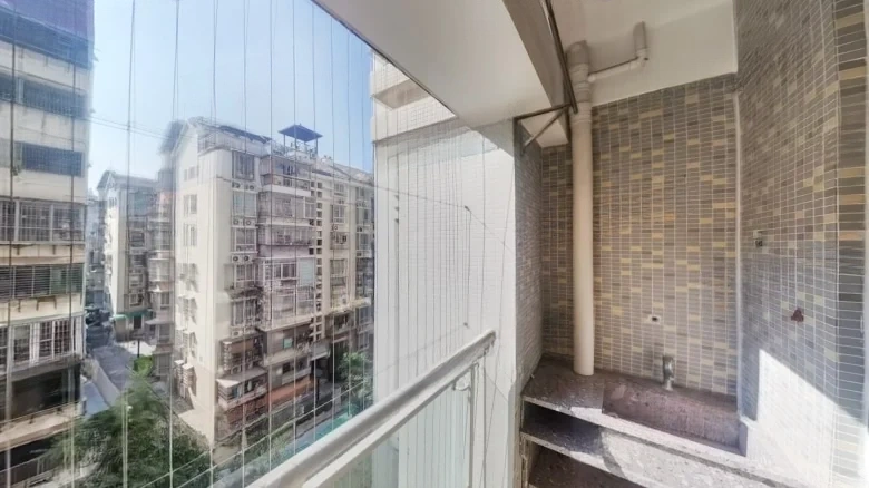 Jade Lake Manor Courtyard - View 7