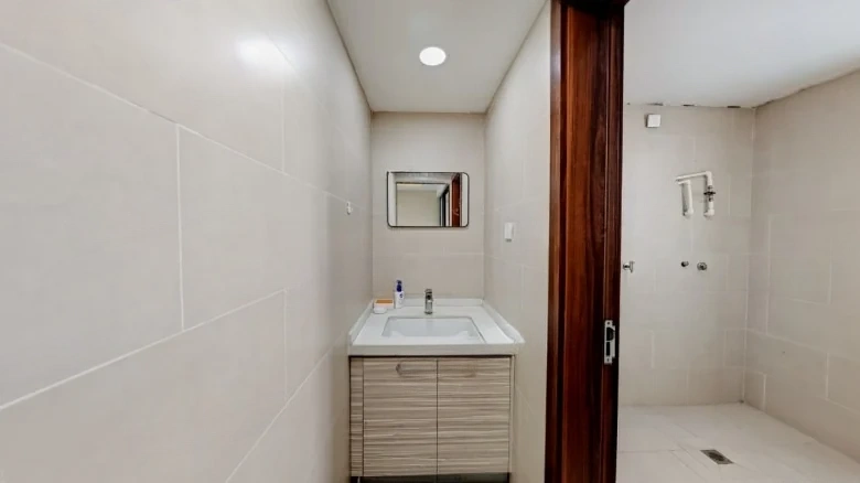 555 International - View 10