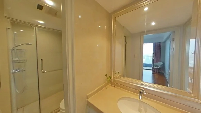 Fusion Creative Riverbank City Waterfront Mansion - View 8