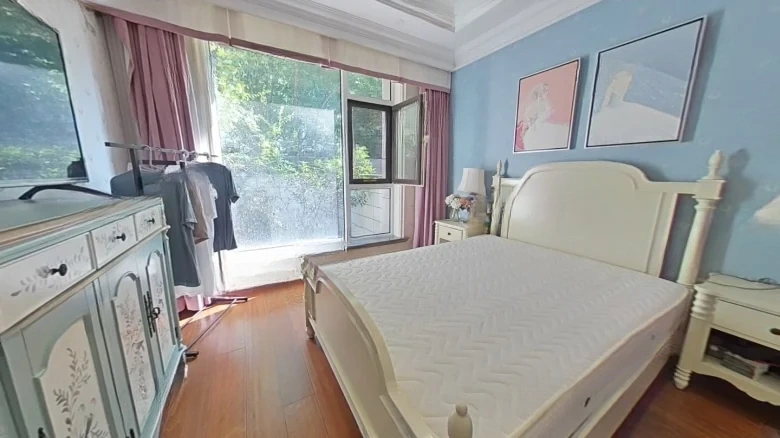 Yiwa Town Barto - View 2