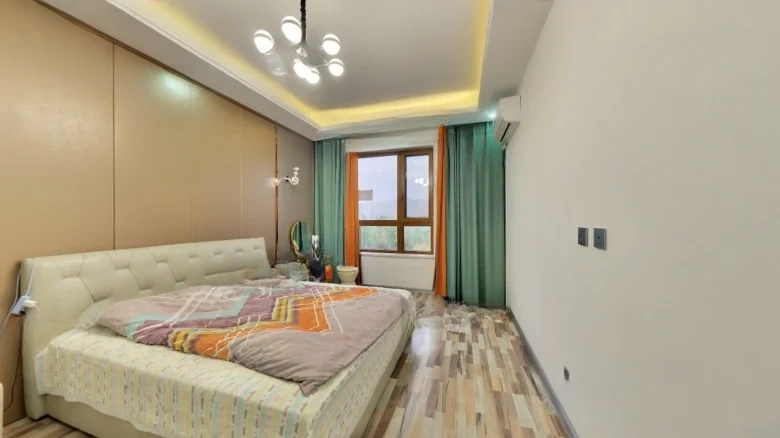 High-tech and Garden - View 2