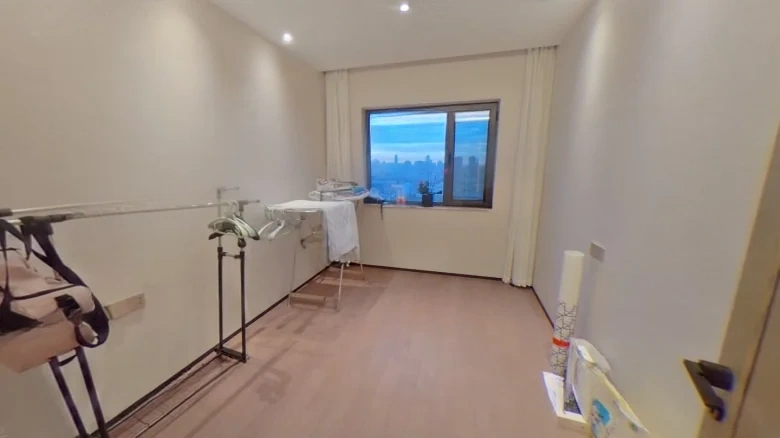 Lakeshore Sky Elegance - View 3