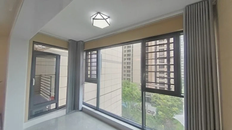 Liangjiang Li Cheng Lake Spring Residence - View 11