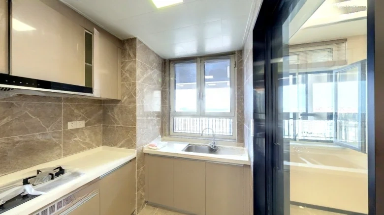 Poly Grand Metropolis - View 7