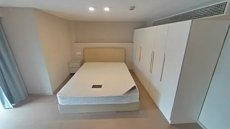 Maochen Golden Seat - View 2