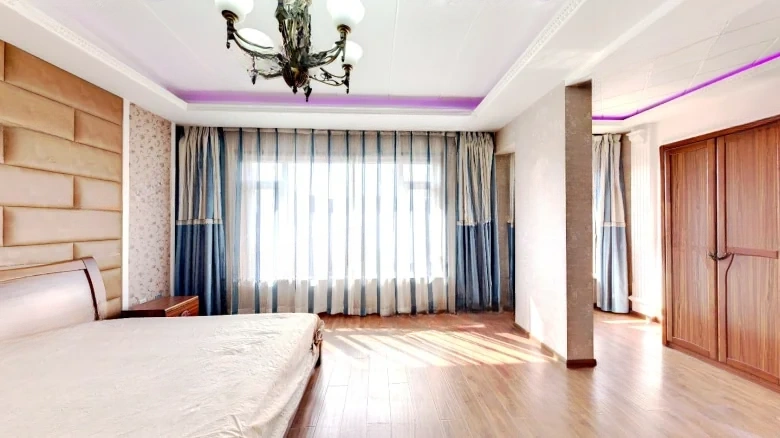 Poly Roland Fragrant Valley - View 4