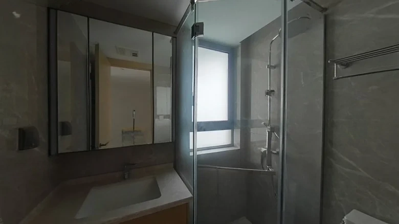 Outstanding Clear Green - View 10