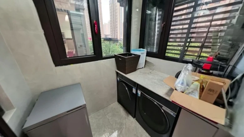 Poly Western River Moon - View 11