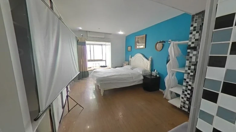 Horsewood Apartment - View 2