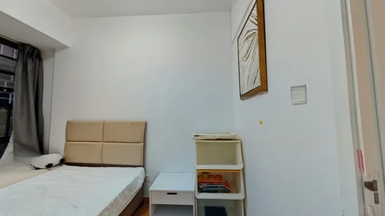 Poly Heart Language - View 2