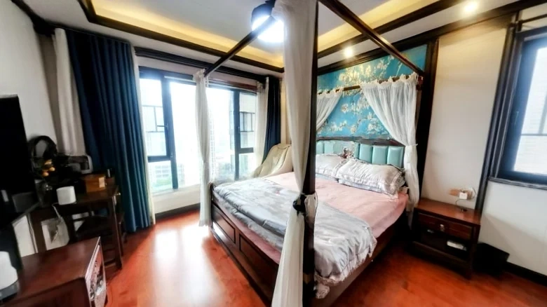 Peony Vessel - View 3