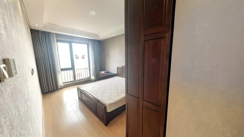 Purple Border Mansion - View 5