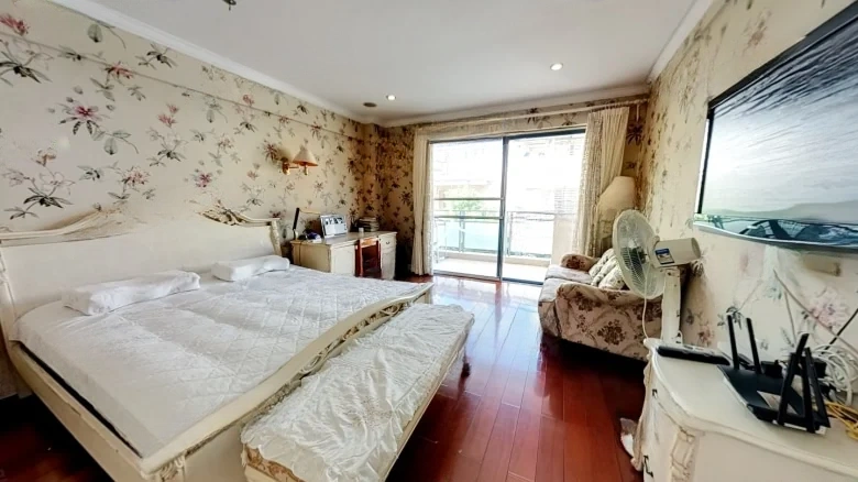 Jade Lake Manor - View 3