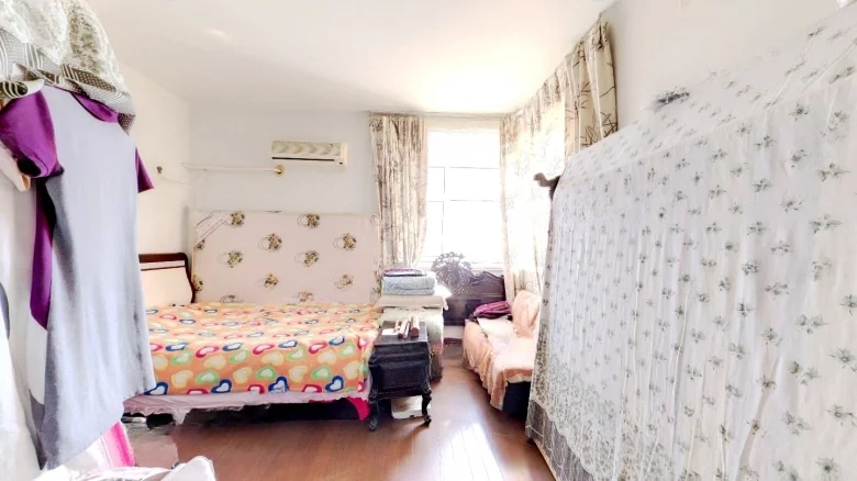 Elegant Square - View 2