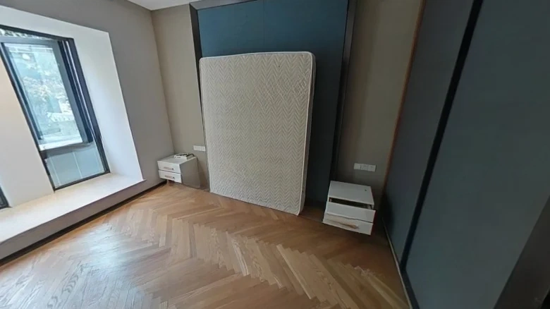 Long Hair Metropolitan Gentlemen - View 2