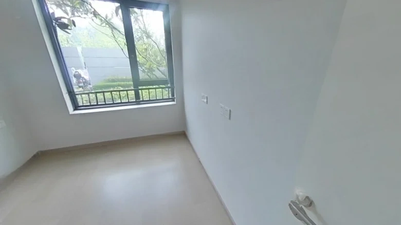 Lion Mountain Wave Courtyard - View 2