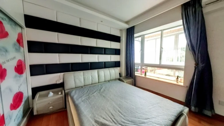 King's Crown Lakeview Garden - View 2