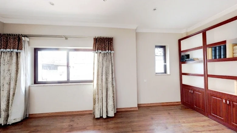 Kingbird Nantong Economic and Technological Development Zone碧桂園 can be translated as Kingbird, which is often used for the company name in English. The location description - View 3