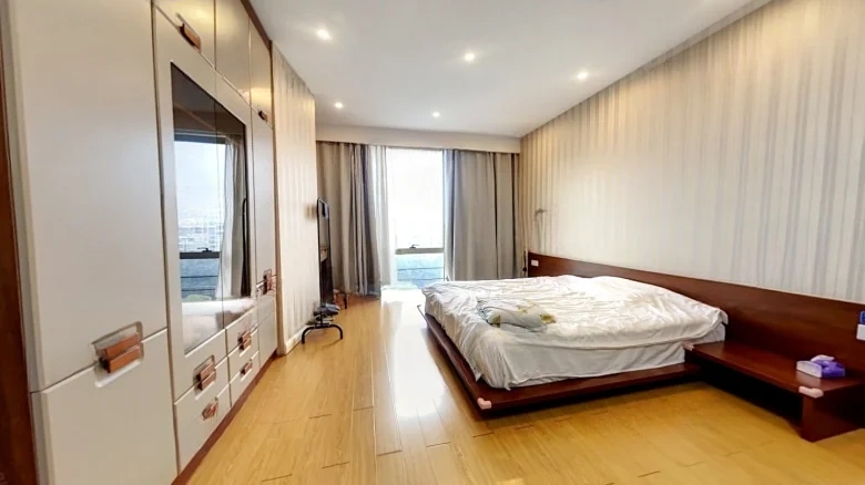 Golden Spoon Wishing Lake - View 3