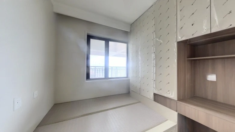 Poly Real Estate Cloud Top - View 7