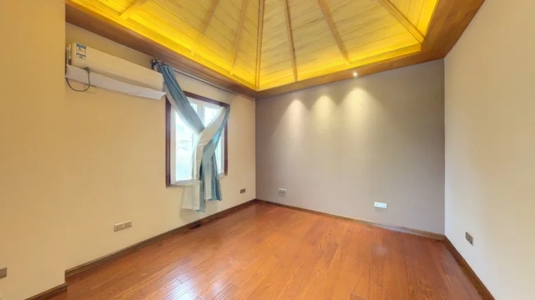 Landscape Gate Riverside Lingxiu Garden - View 4